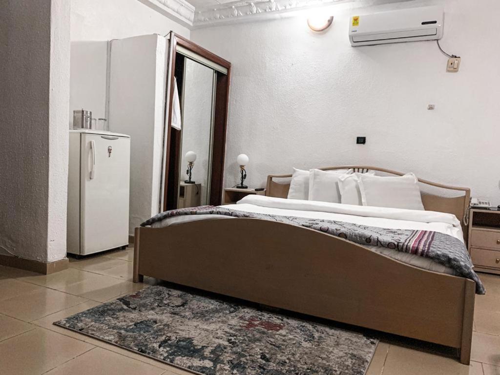 אקרה Hill View Hotel West Airport מראה חיצוני תמונה