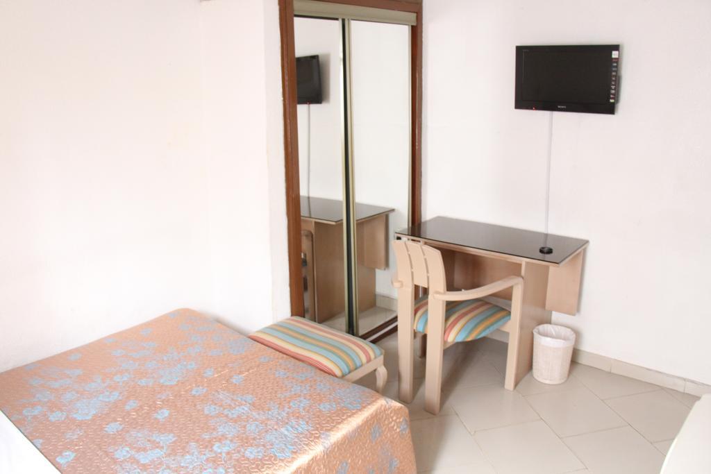 אקרה Hill View Hotel West Airport מראה חיצוני תמונה